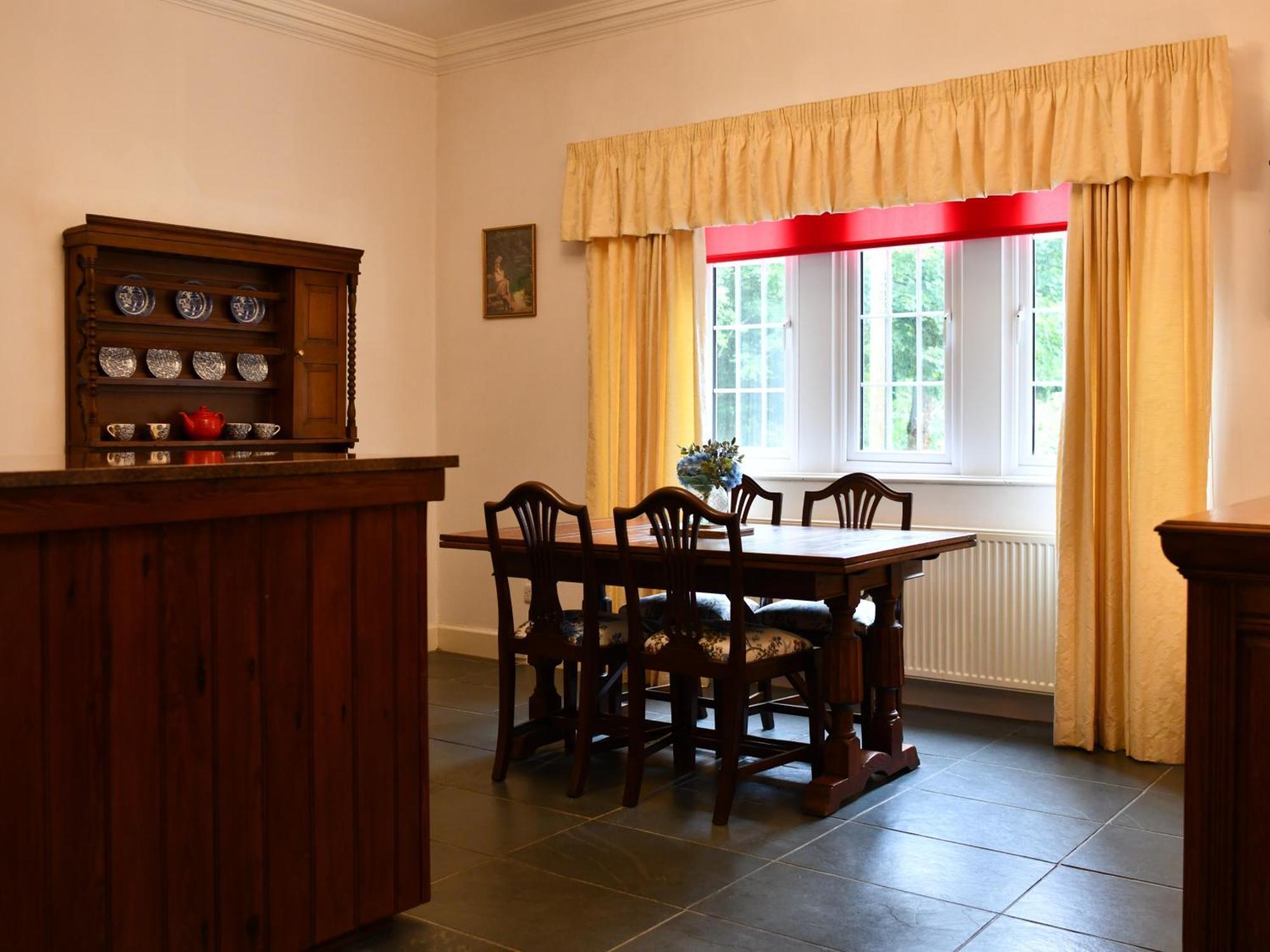 Cloncaird Castle Estate Cottages Maybole الغرفة الصورة